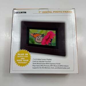 Curtis 7" Digital Photo Frame DPF712 with Wood Frame and Remote